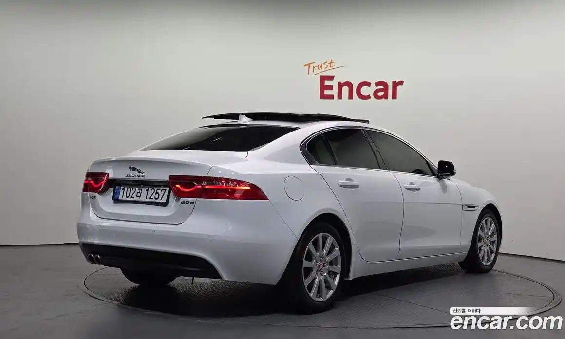 Jaguar XE 2016 2.0 гидро, фото 2