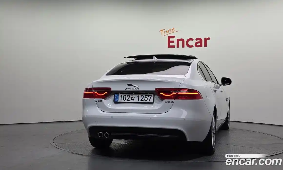 Jaguar XE 2016 2.0 гидро, фото 4