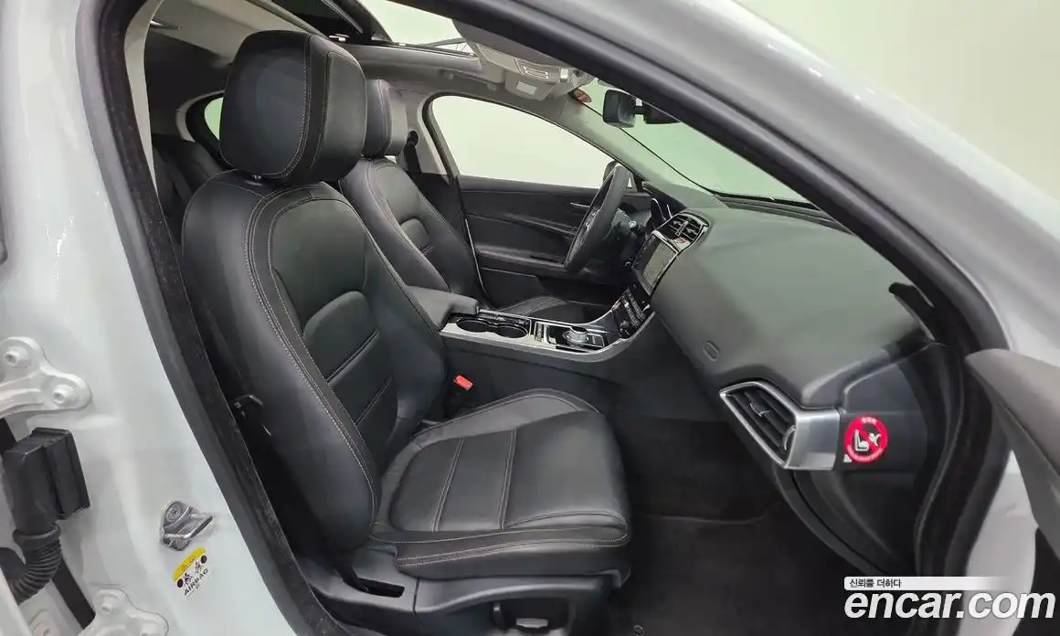 Jaguar XE 2016 2.0 гидро, фото 10