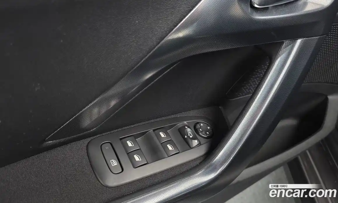 Peugeot 2008 2017 1.6 автомат (гидро), фото 13
