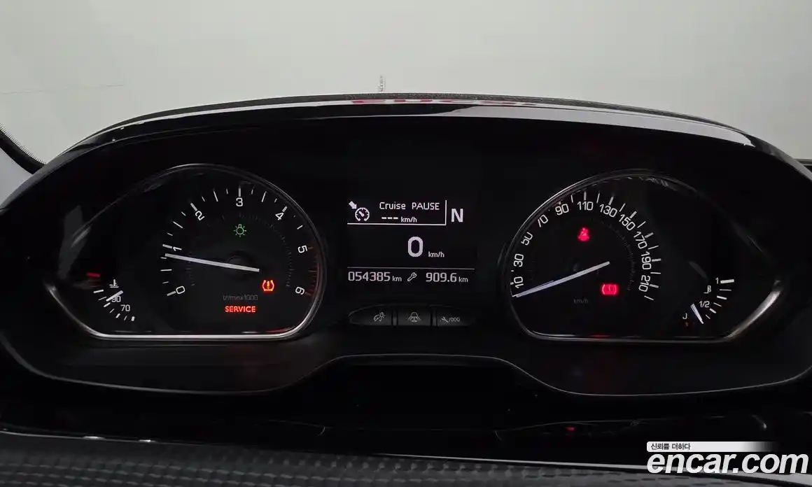 Peugeot 2008 2017 1.6 автомат (гидро), фото 8