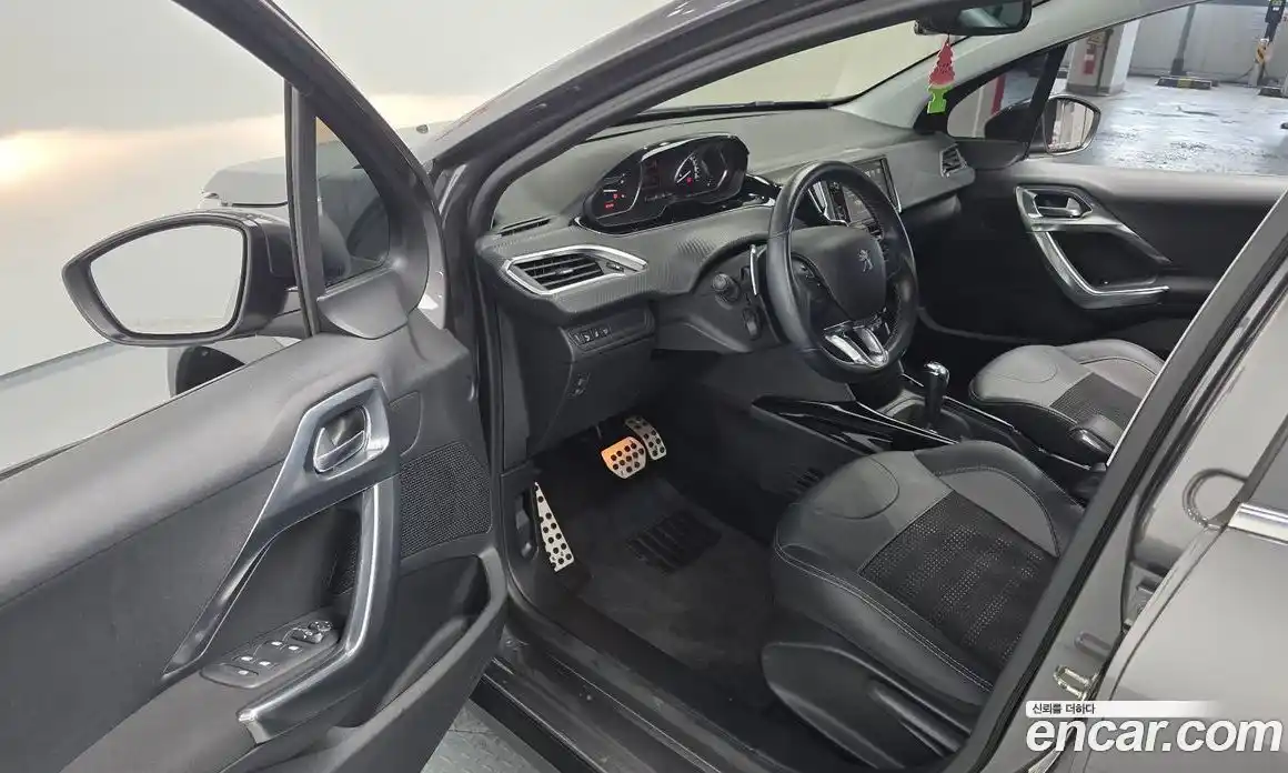 Peugeot 2008 2017 1.6 автомат (гидро), фото 10