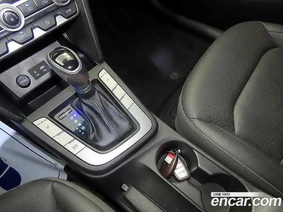 Hyundai Avante 2019 1.6 автомат (гидро), фото 12