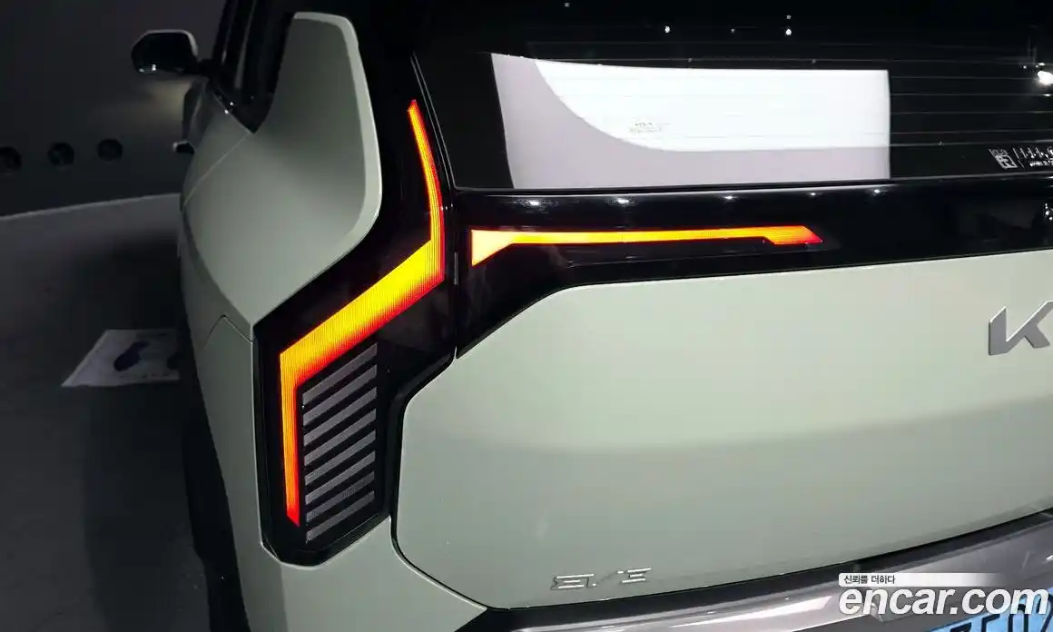 Kia EV3 2024 0.2 автомат (гидро), фото 9