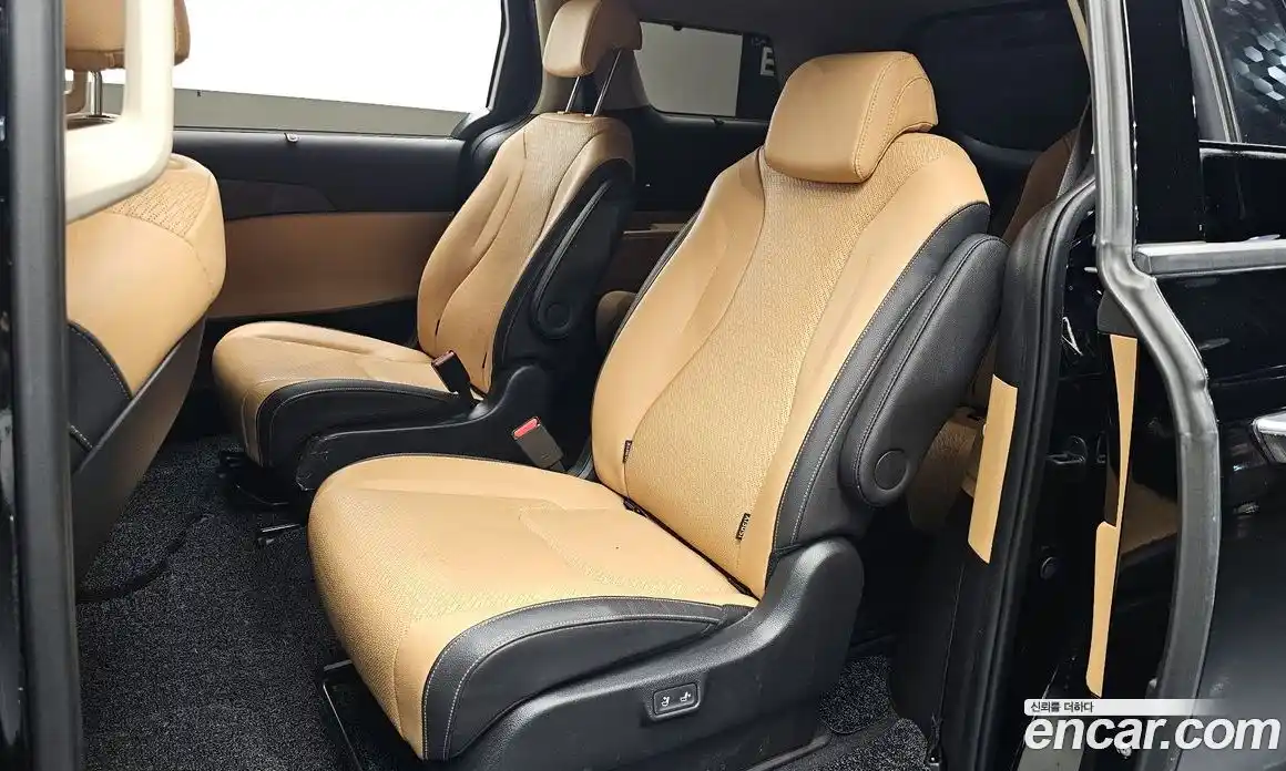 Kia Carnival 2023 2.2 автомат (гидро), фото 11