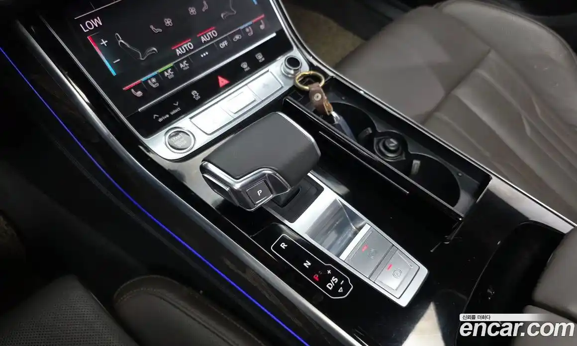 Audi A8 2022 3.0 автомат (гидро), фото 12