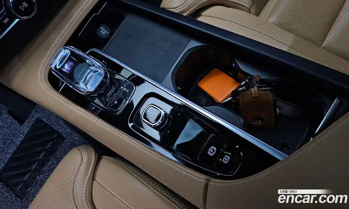 Volvo XC90 2024 2.0 автомат (гидро), фото 11