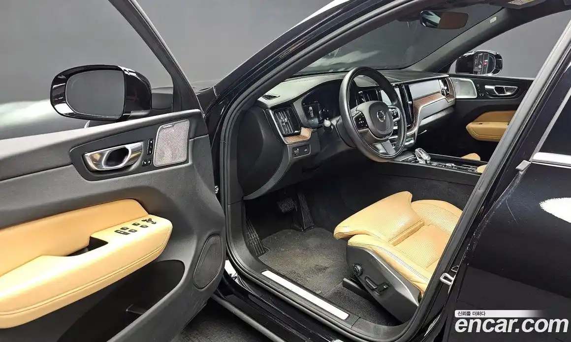 Volvo XC60 2022 2.0 автомат (гидро), фото 13