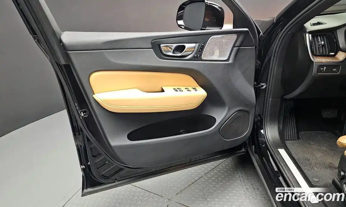 Volvo XC60 2022 2.0 автомат (гидро), фото 14