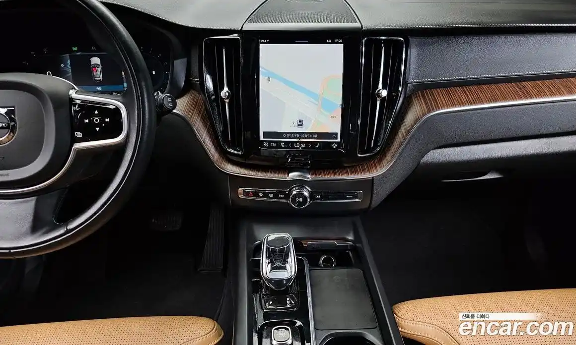 Volvo XC60 2022 2.0 автомат (гидро), фото 19