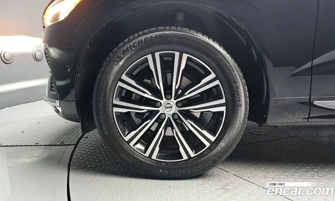 Volvo XC60 2022 2.0 автомат (гидро), фото 5