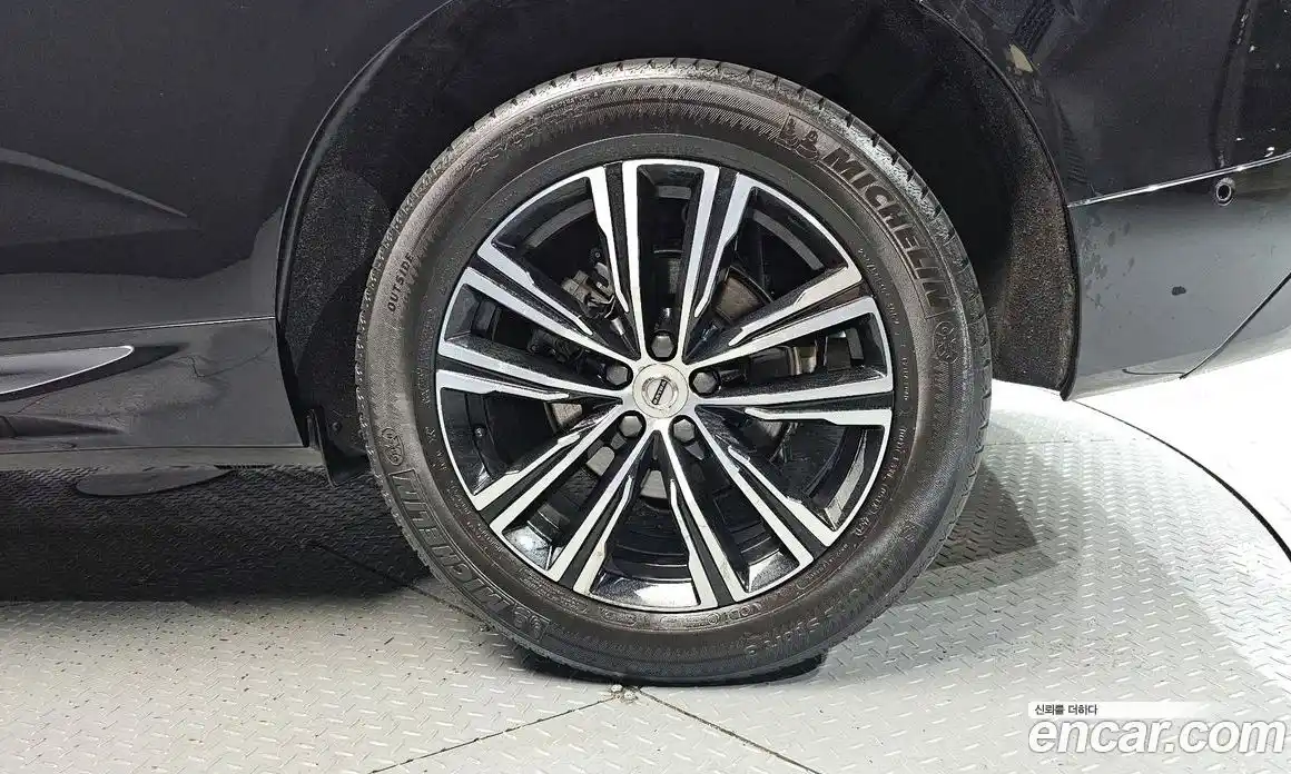Volvo XC60 2022 2.0 автомат (гидро), фото 7