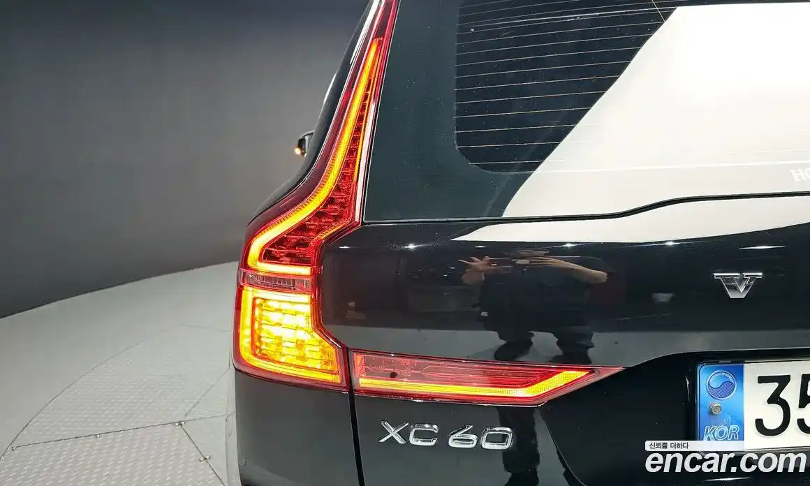 Volvo XC60 2022 2.0 автомат (гидро), фото 9
