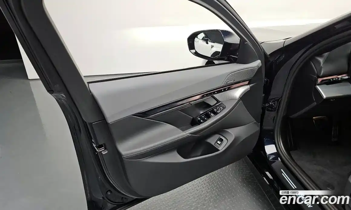 BMW 5 серия 2025 2.0 автомат (гидро), фото 13