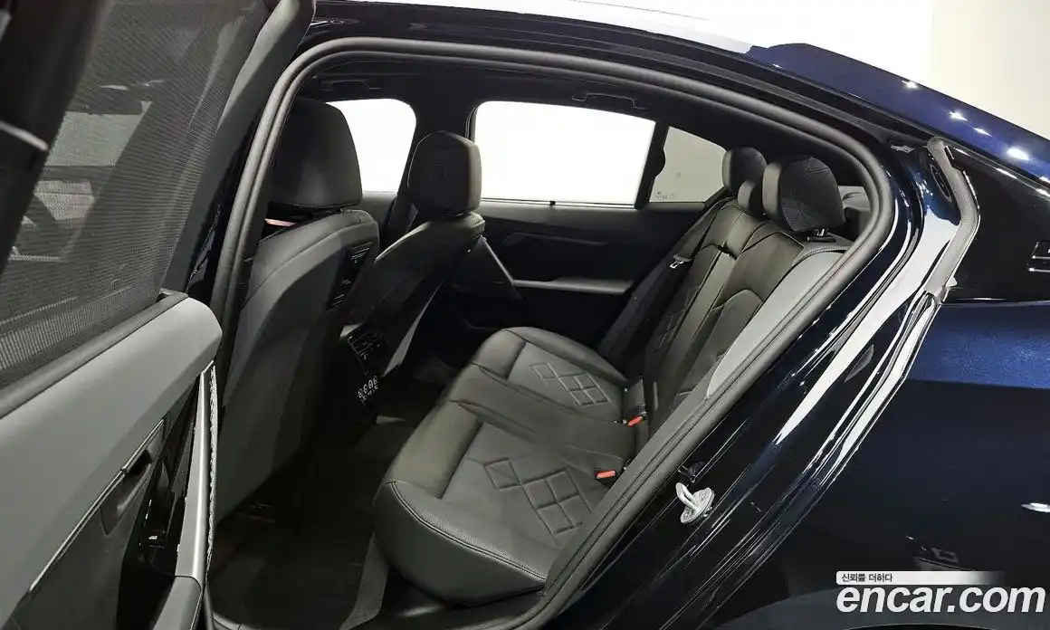 BMW 5 серия 2025 2.0 автомат (гидро), фото 16