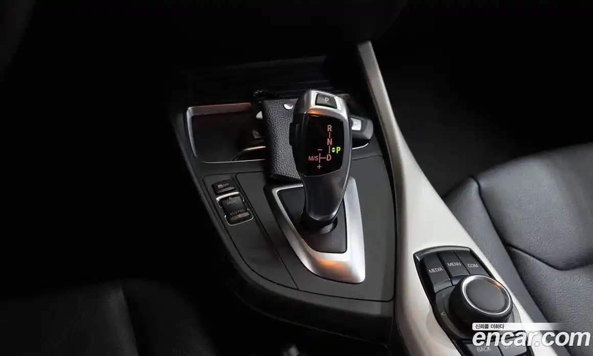 BMW 1 серия 2018 2.0 автомат (гидро), фото 12