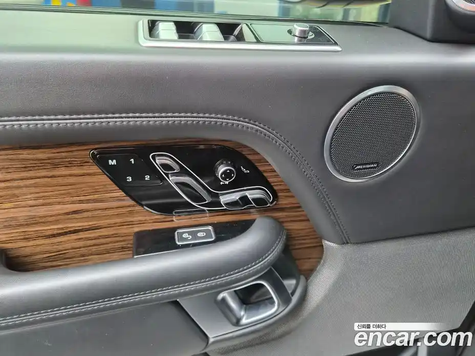 Land Rover Range Rover 2018 4.4 автомат (гидро), фото 14