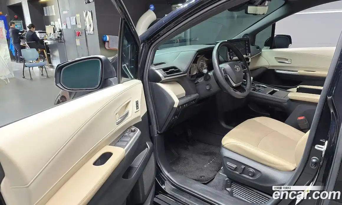 Toyota Sienna 2023 2.5 гидро, фото 13