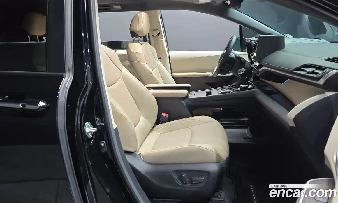 Toyota Sienna 2023 2.5 гидро, фото 16