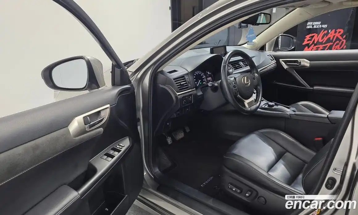 Lexus CT200h 2018 1.8 гидро, фото 13