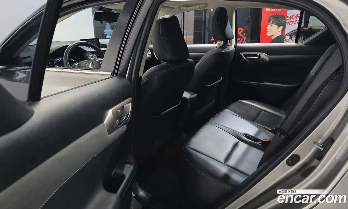 Lexus CT200h 2018 1.8 гидро, фото 16