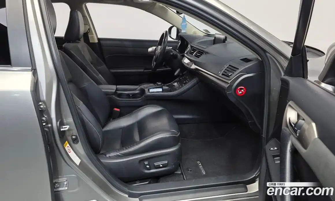 Lexus CT200h 2018 1.8 гидро, фото 17