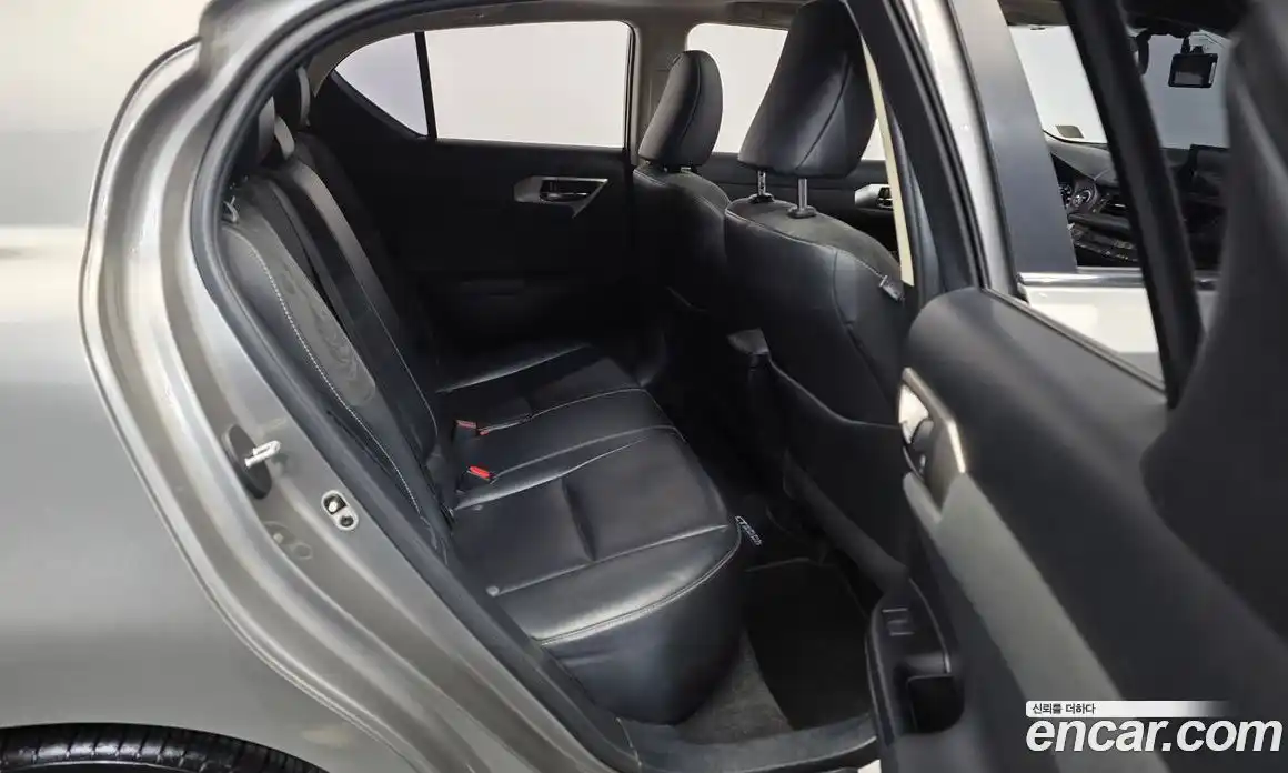 Lexus CT200h 2018 1.8 гидро, фото 18