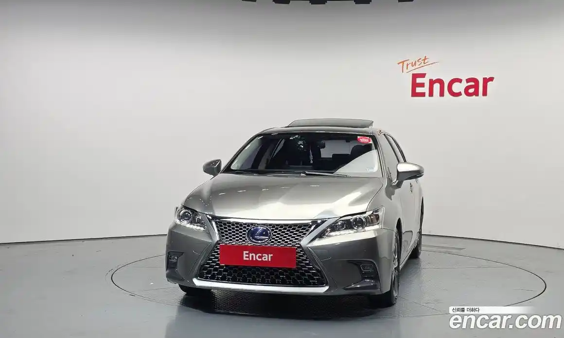 Lexus CT200h 2018 1.8 гидро, фото 3