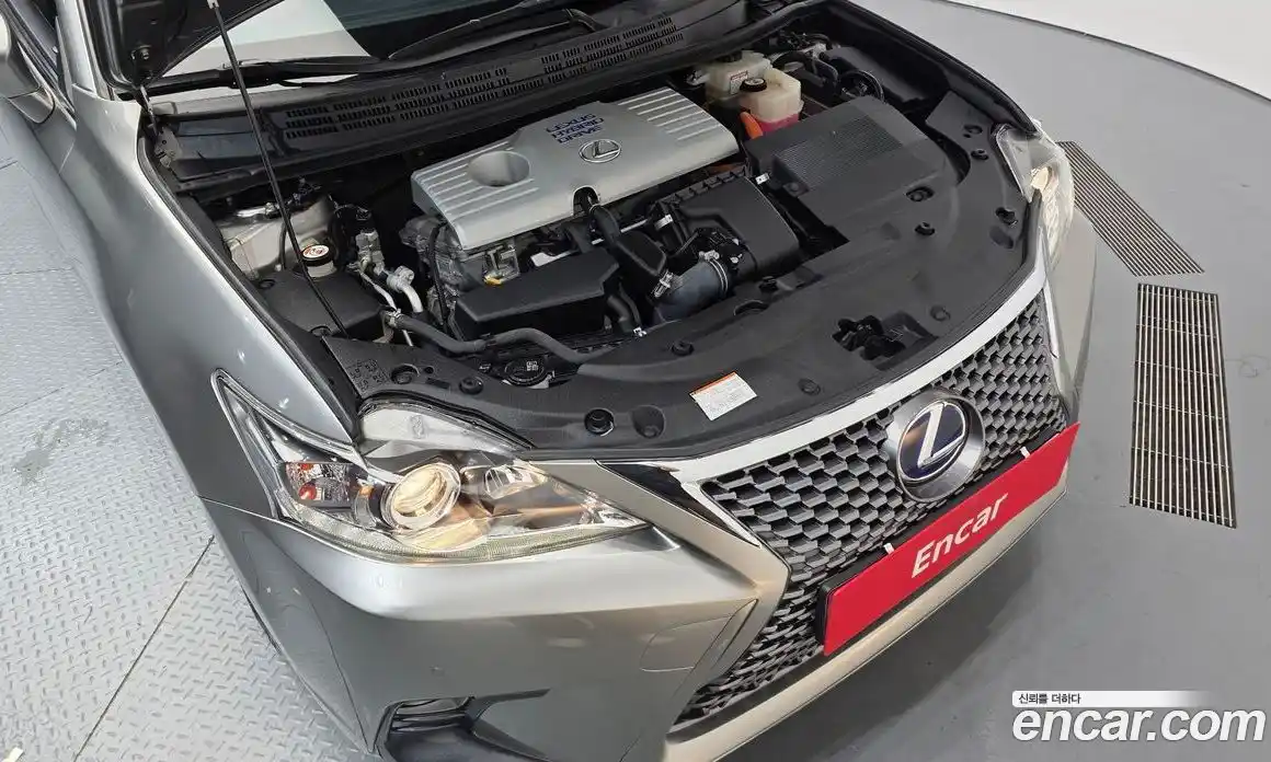 Lexus CT200h 2018 1.8 гидро, фото 6