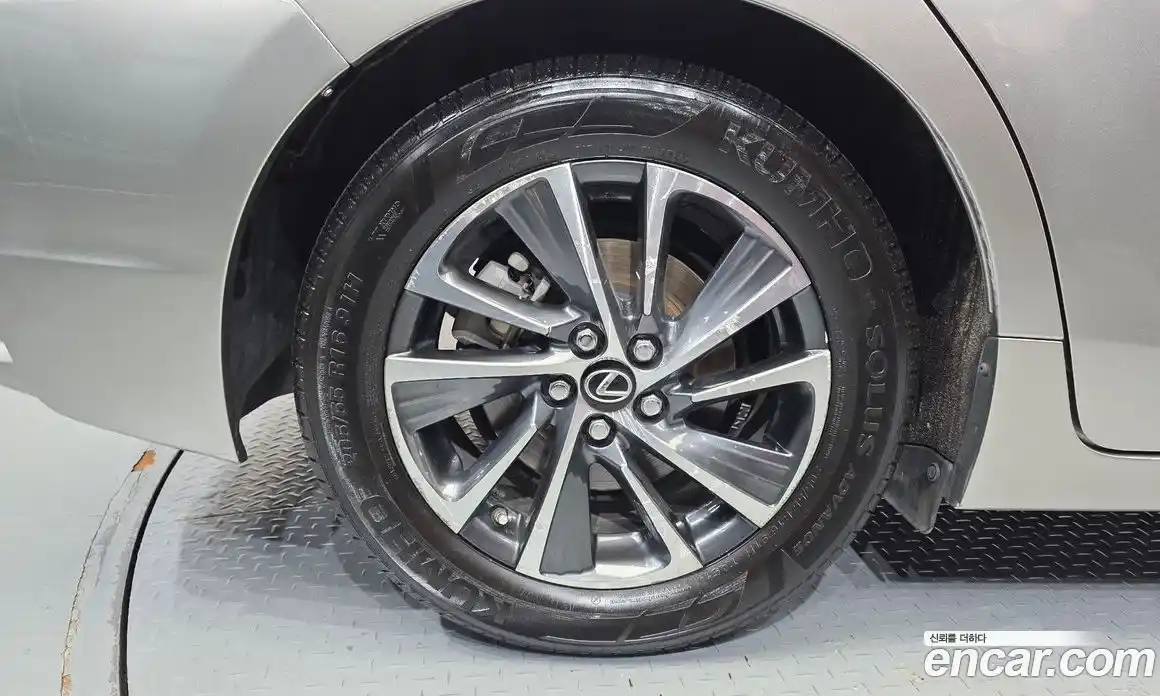 Lexus CT200h 2018 1.8 гидро, фото 7