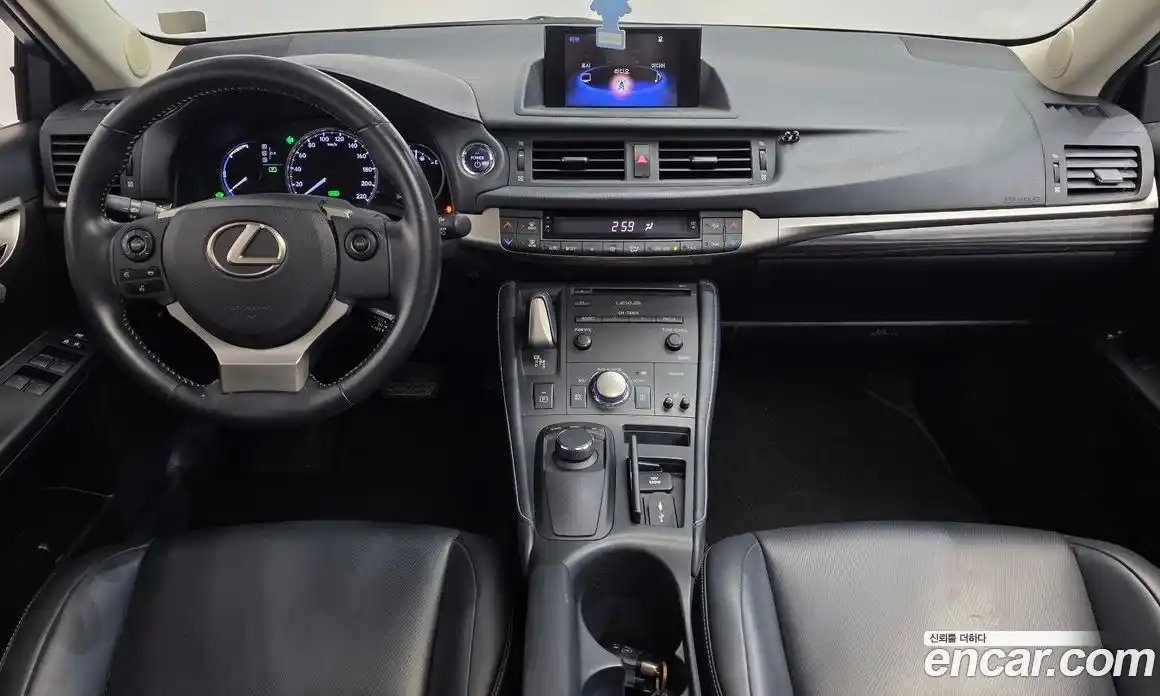 Lexus CT200h 2018 1.8 гидро, фото 10