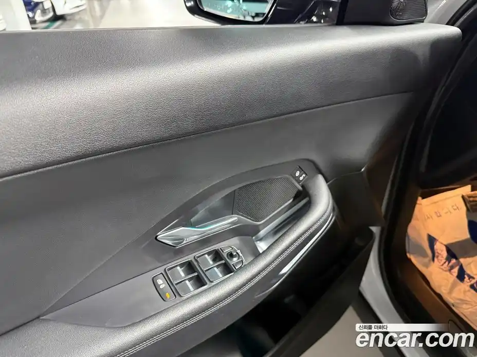 Jaguar E-Pace 2018 2.0 гидро, фото 11
