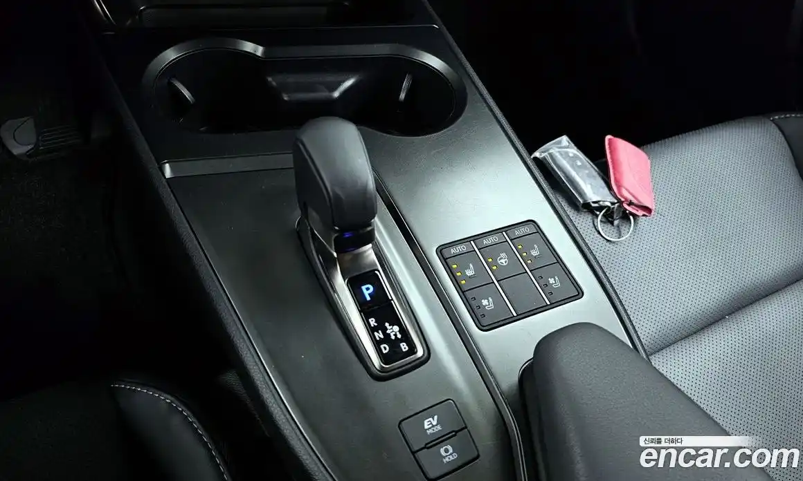 Lexus UX 2025 2.0 гидро, фото 9