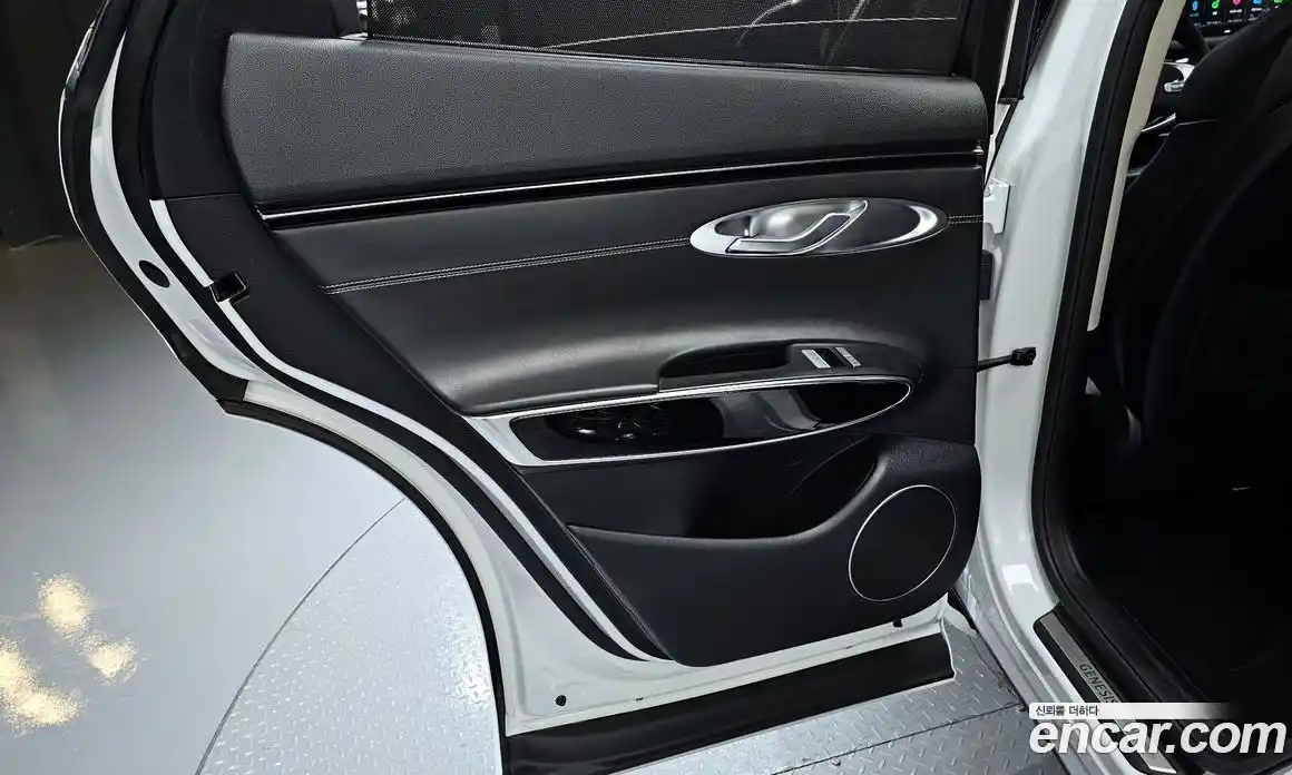 Genesis GV70 2023 2.5 автомат (гидро), фото 15