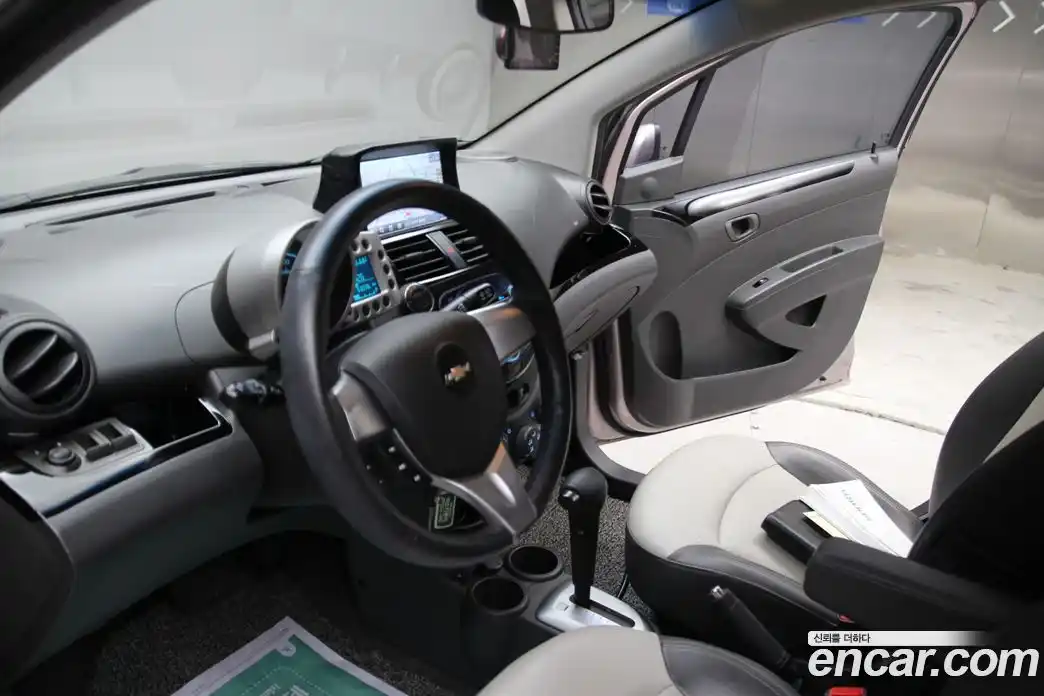 Chevrolet Spark 2011 1.0 автомат (гидро), фото 12