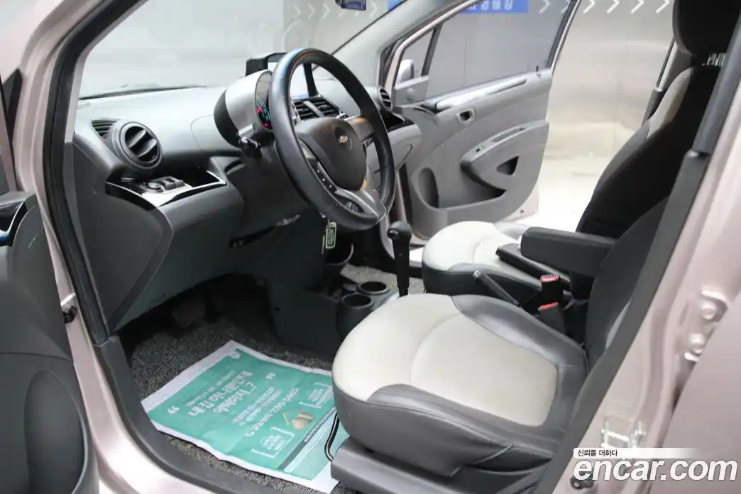 Chevrolet Spark 2011 1.0 автомат (гидро), фото 13