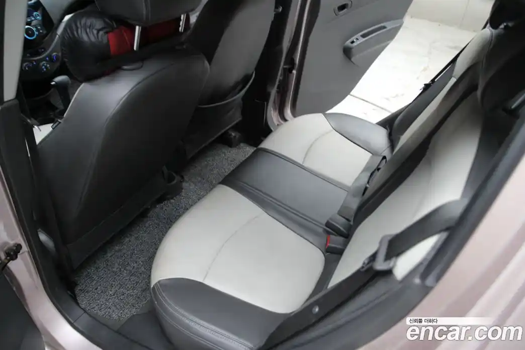 Chevrolet Spark 2011 1.0 автомат (гидро), фото 14