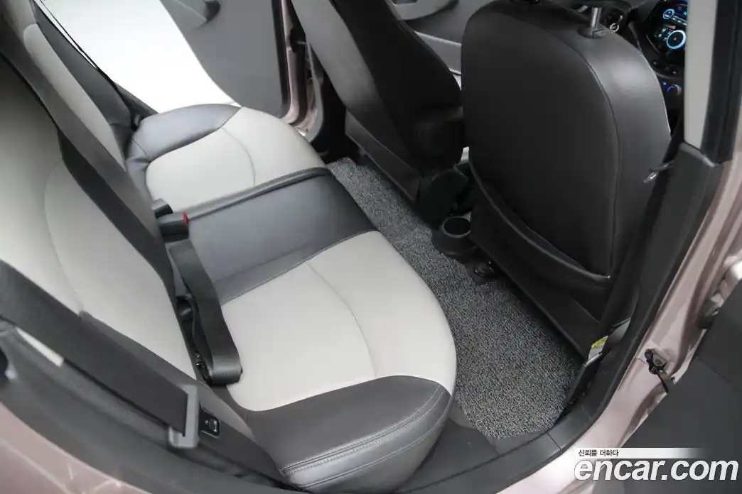 Chevrolet Spark 2011 1.0 автомат (гидро), фото 15