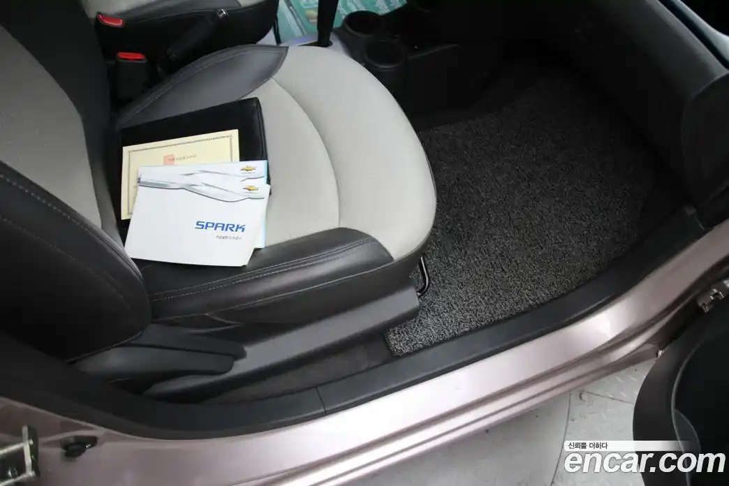 Chevrolet Spark 2011 1.0 автомат (гидро), фото 16