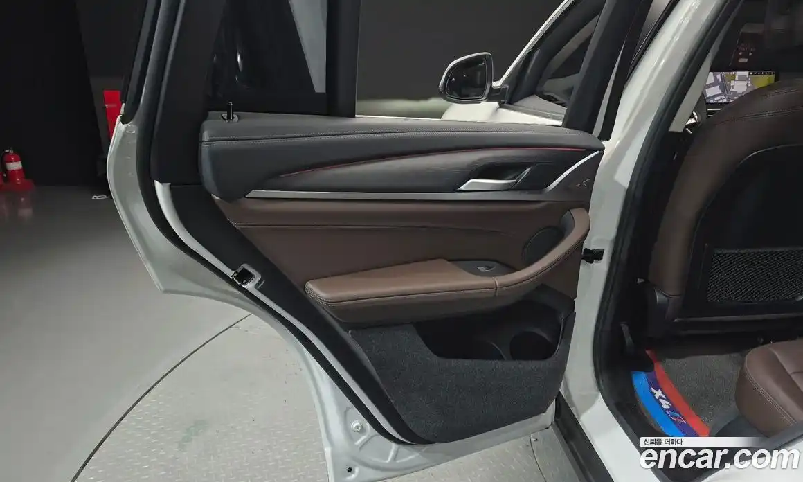 BMW X4 2023 2.0 автомат (гидро), фото 15