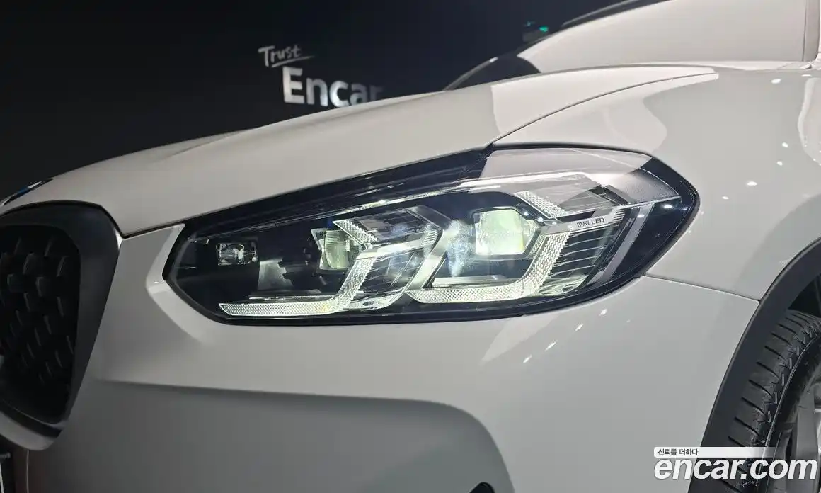 BMW X4 2023 2.0 автомат (гидро), фото 8