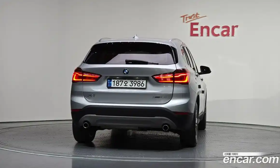 BMW X1 2018 2.0 автомат (гидро), фото 4