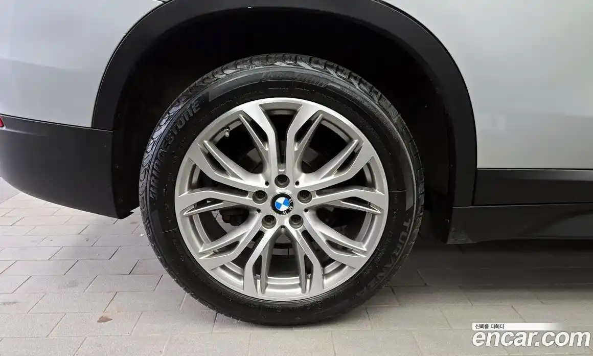 BMW X1 2018 2.0 автомат (гидро), фото 5