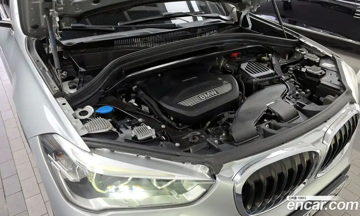 BMW X1 2018 2.0 автомат (гидро), фото 6