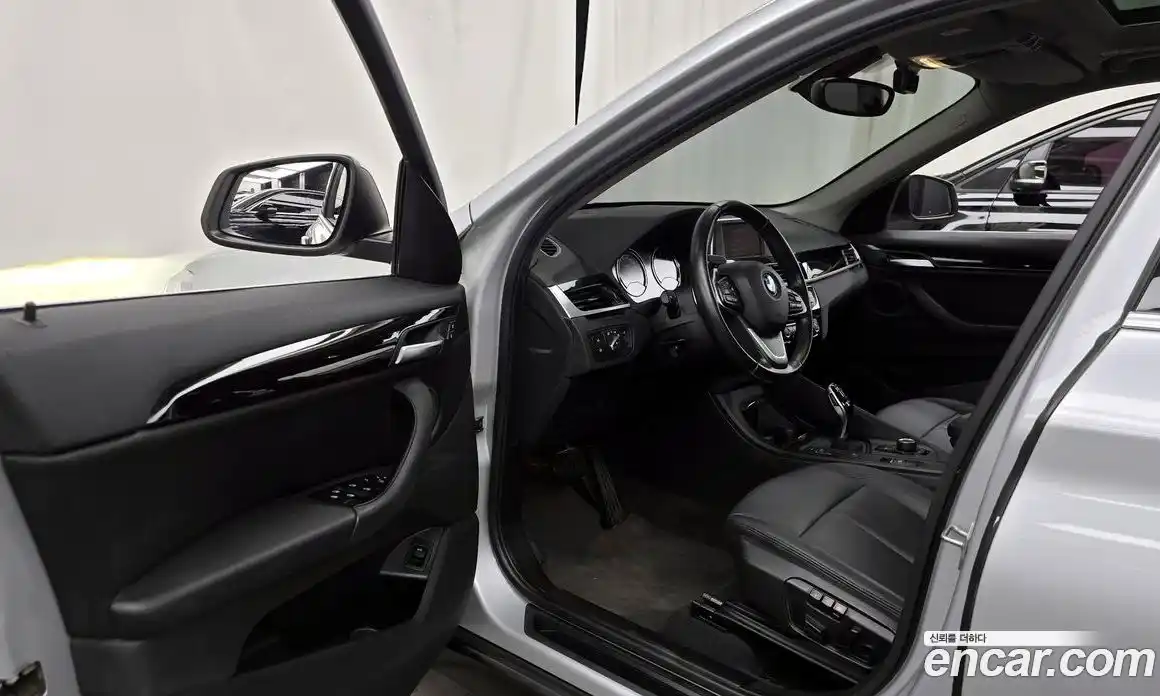BMW X1 2018 2.0 автомат (гидро), фото 10