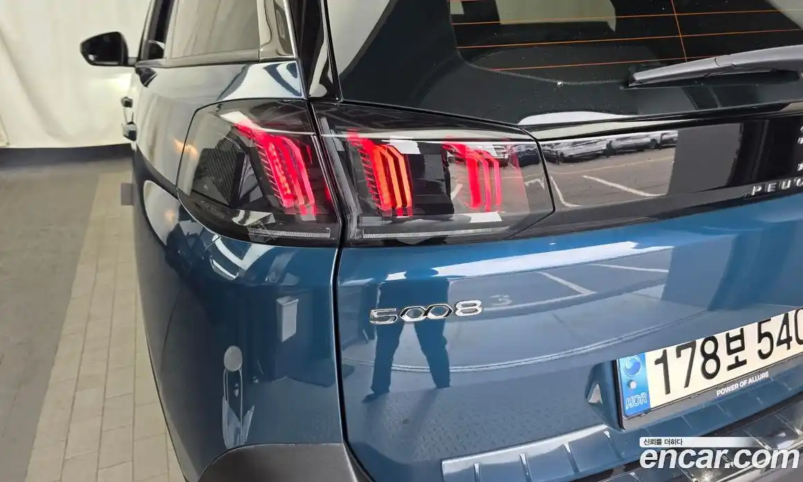 Peugeot 5008 2022 1.2 автомат (гидро), фото 9