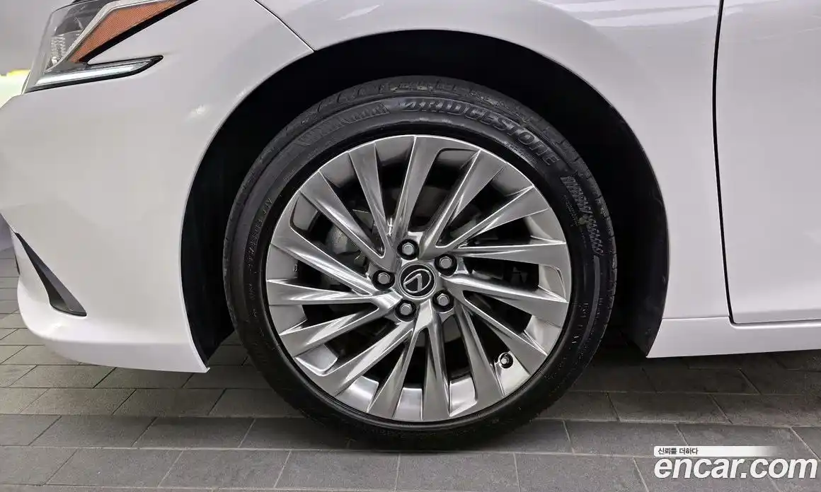 Lexus ES 2023 2.5 гидро, фото 5