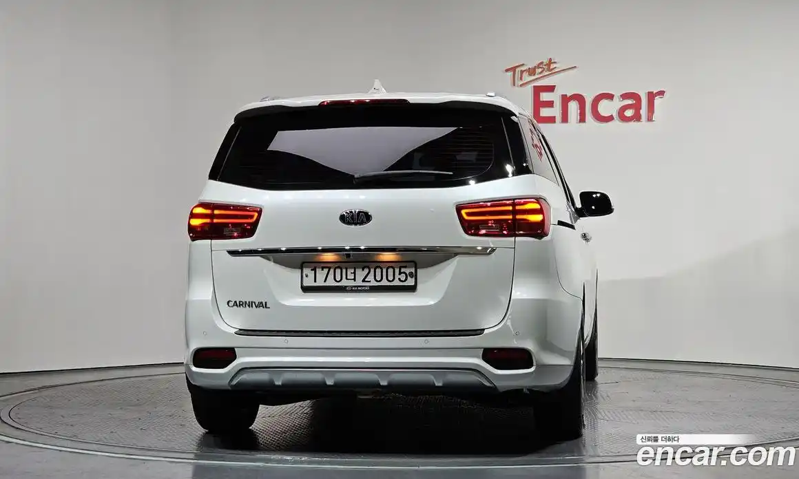 Kia Carnival 2020 2.2 автомат (гидро), фото 4