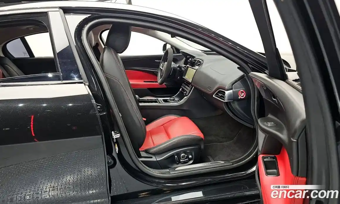 Jaguar XE 2018 2.0 гидро, фото 11