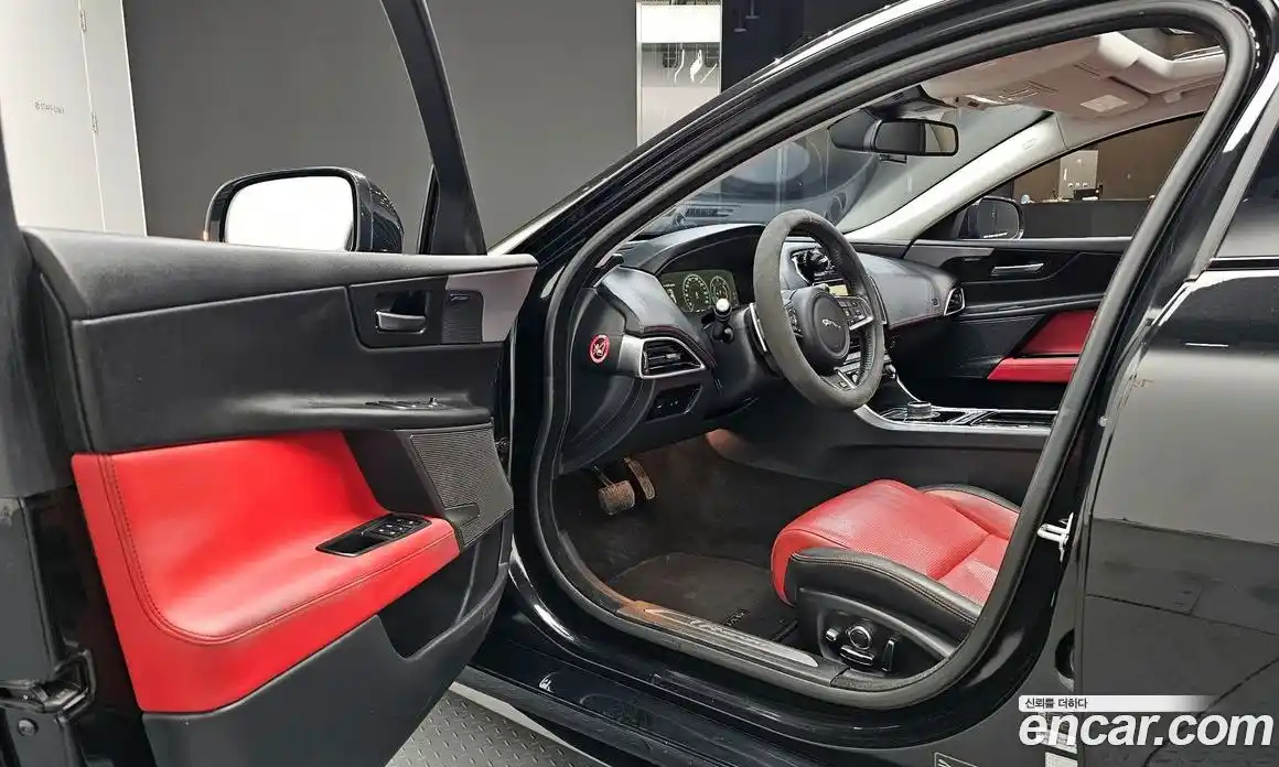 Jaguar XE 2018 2.0 гидро, фото 10